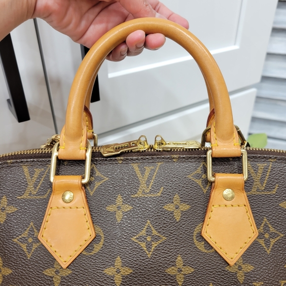 BEAUTIFUL ❤ Authentic Louis Vuitton Alma PM Monogram Satchel - Picture 4 of 16